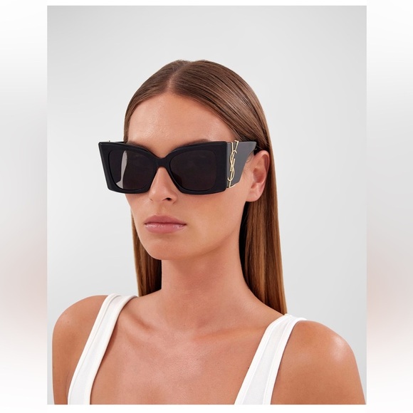 Saint Laurent "Blaze" cat-eye sunglasses in acetate
0322 - Picture 2 of 5